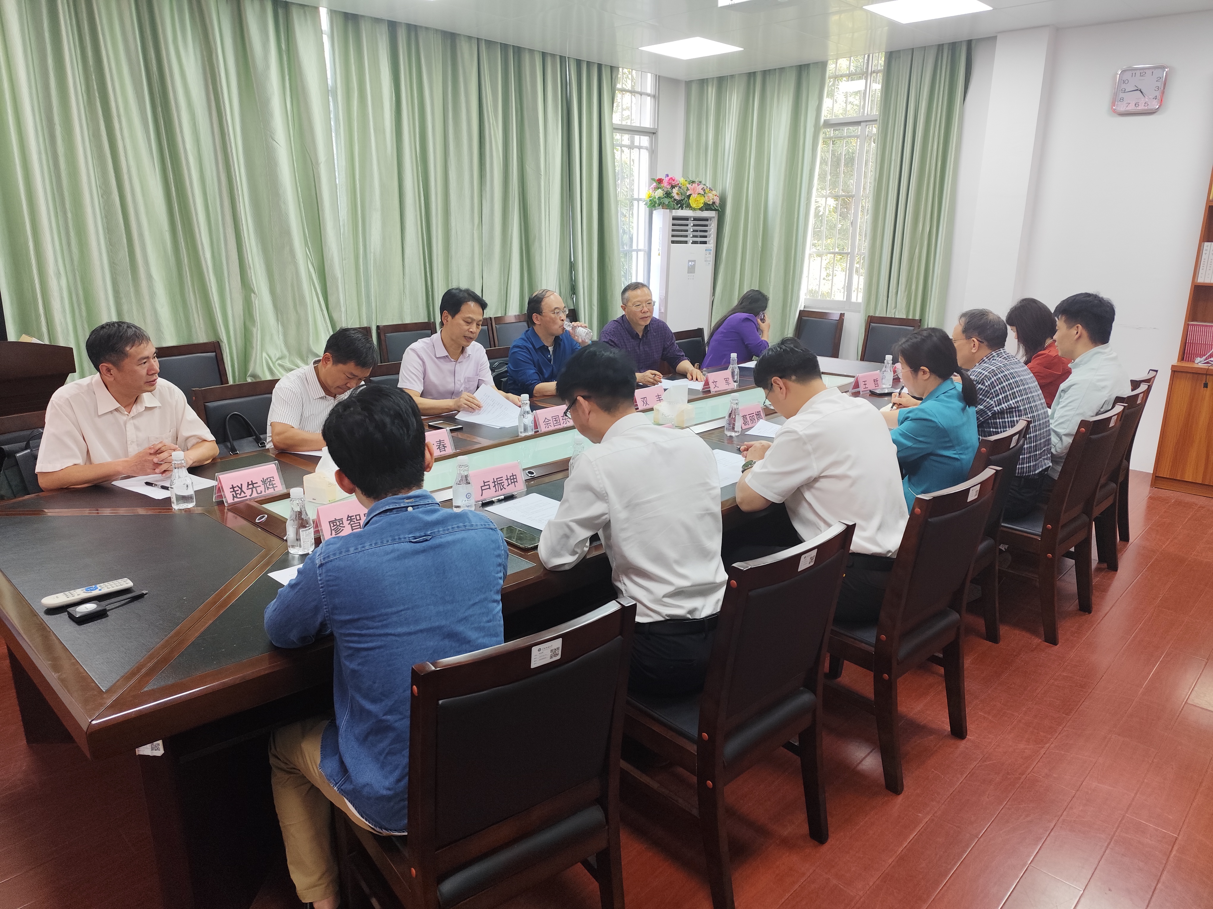 南宁市政府发展研究中心赴我校开展主题调研-人工智能学院
